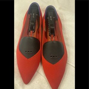 Rothy’s bright red points